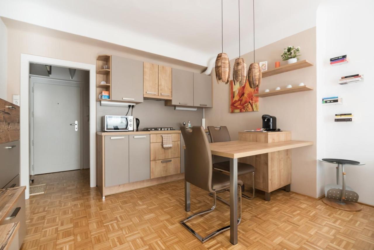 Cosy Near Vic Appartement Wenen